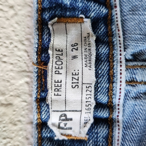 FREE PEOPLE High Rise Five Button Fly Shorts Size W 26 - Picture 3 of 7